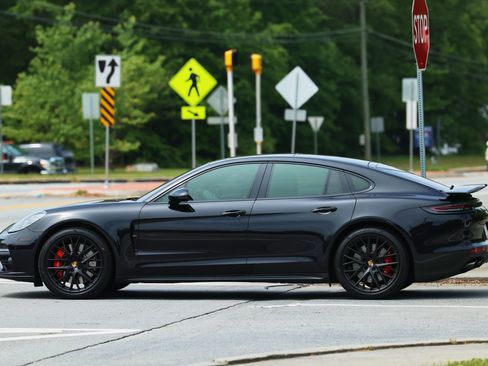 Used 2018 Porsche Panamera Turbo image 2
