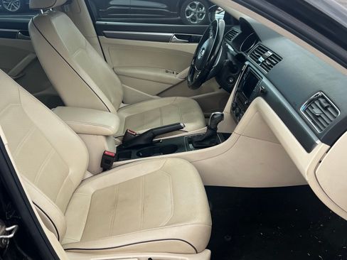 Used 2018 Volkswagen Passat 2.0T R-Line image 2