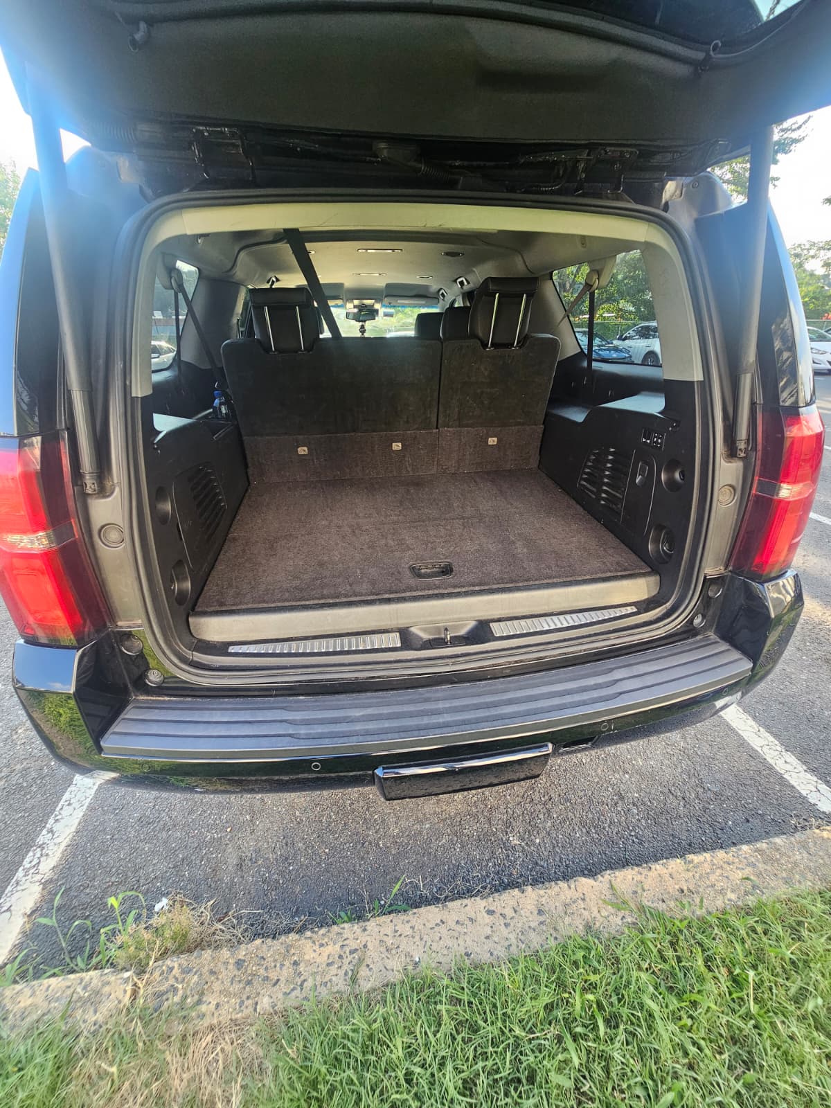 Used 2017 Chevrolet Suburban LT w/ Luxury Package AWD/4WD image 13
