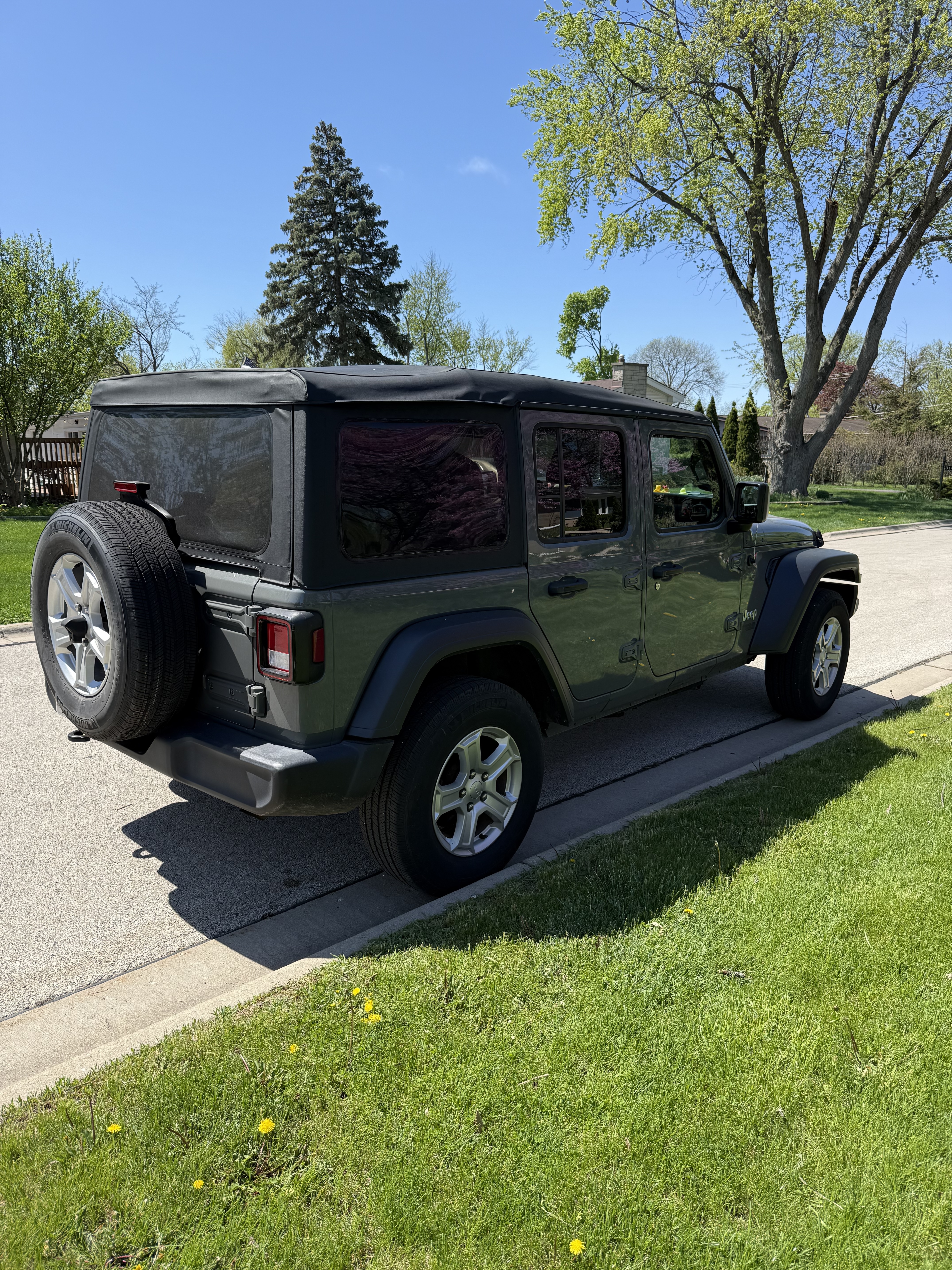 Used 2019 Jeep Wrangler Unlimited Sport S AWD/4WD image 3