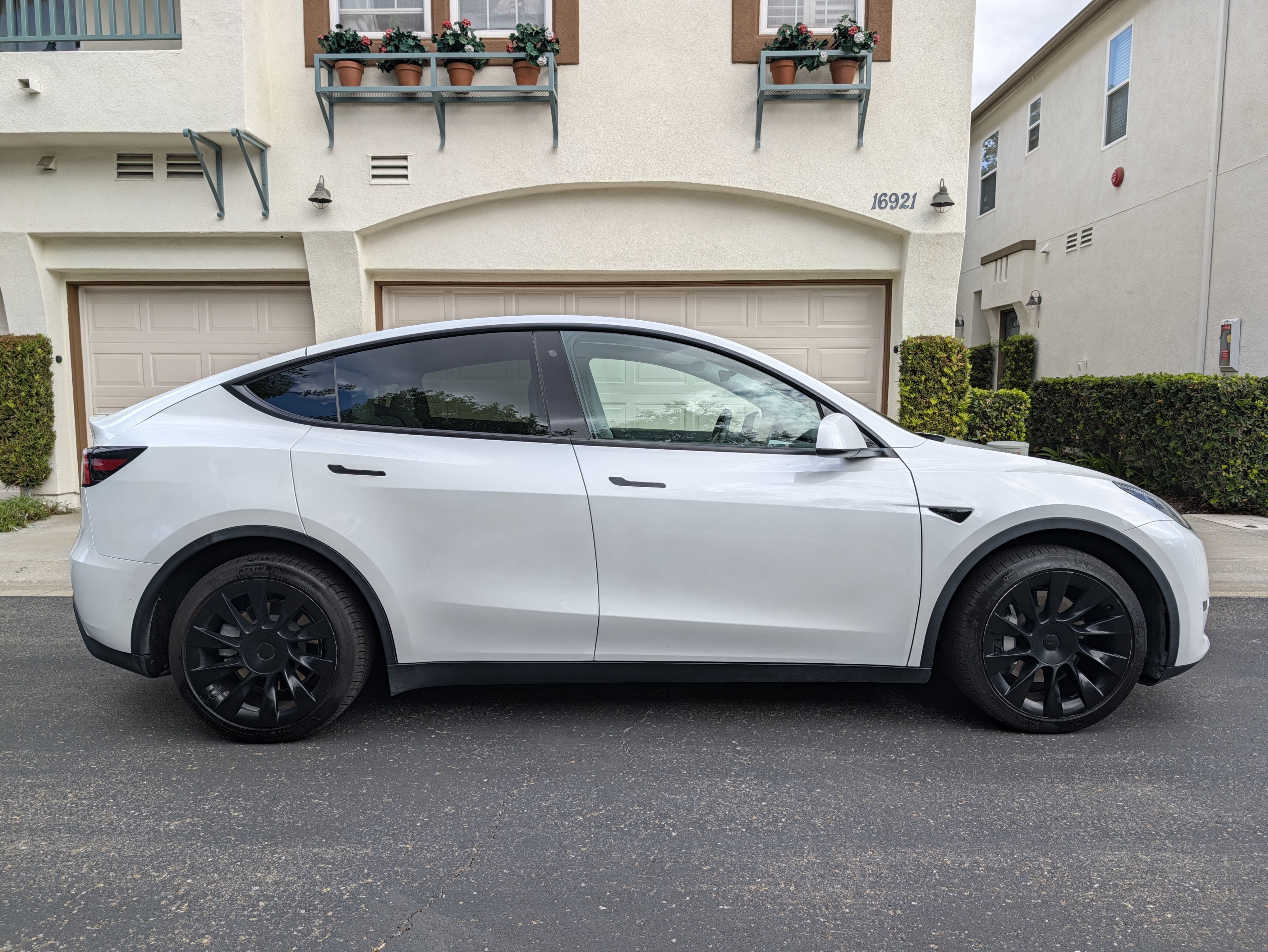 Used 2020 Tesla Model Y Long Range AWD/4WD image 2