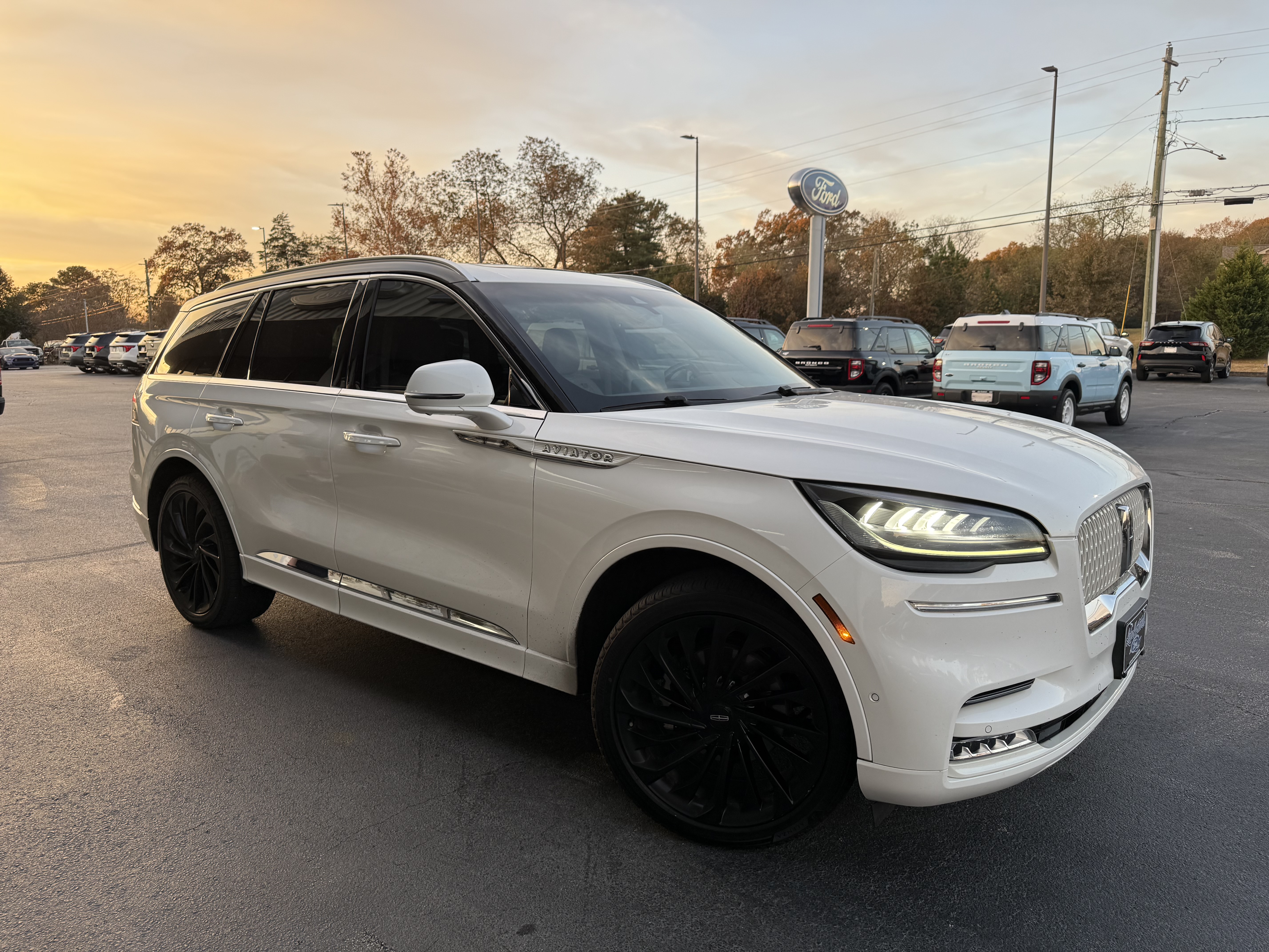 Used 2021 Lincoln Aviator Reserve w/ Equipment Group 208A AWD/4WD image 1