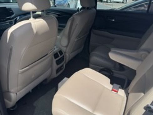 Used 2021 Honda Pilot Touring image 16