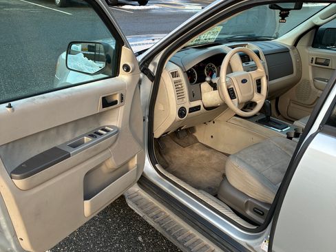 Used 2011 Ford Escape XLT w/ Cargo Pkg image 11