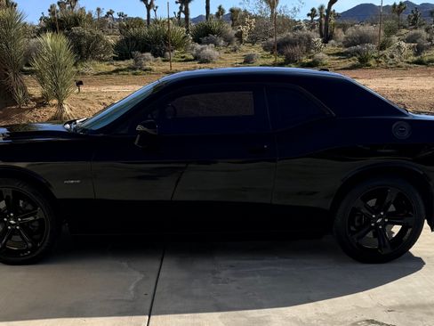 Used 2017 Dodge Challenger R/T image 18