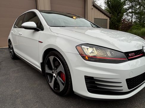 Used 2017 Volkswagen GTI SE FWD image 8