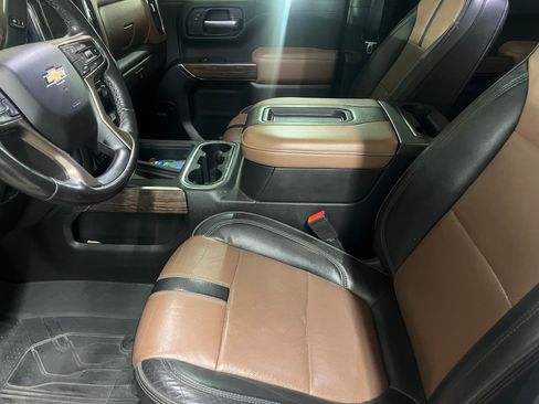 Used 2020 Chevrolet Silverado 1500 High Country w/ Technology Package image 8