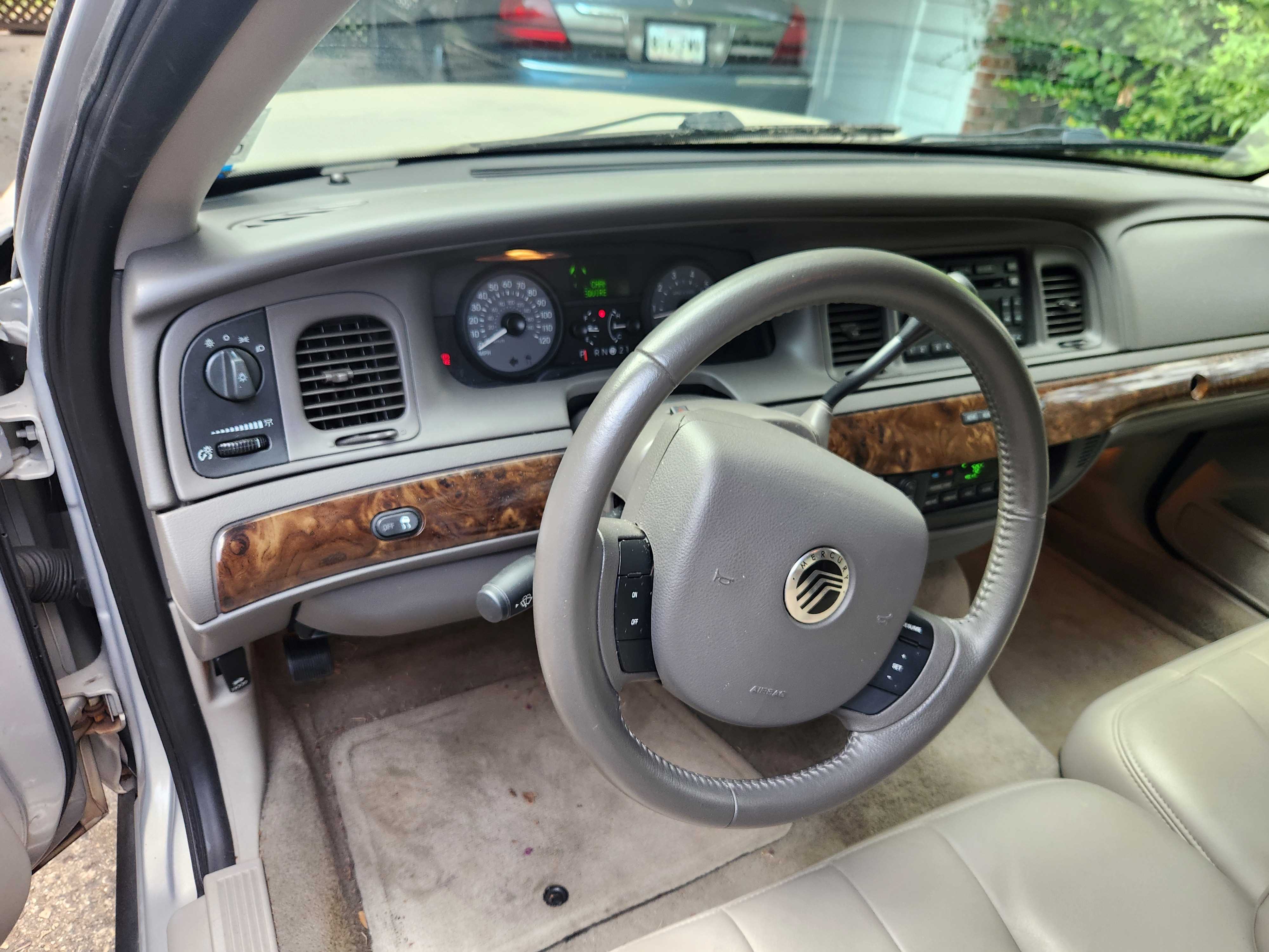 Used 2010 Mercury Grand Marquis LS RWD image 9