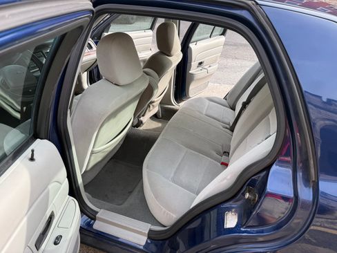 Used 2004 Ford Crown Victoria image 10
