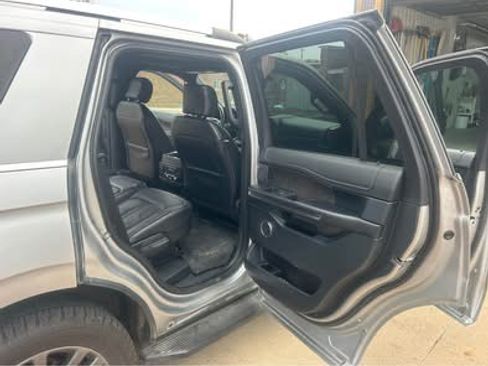 Used 2020 Ford Expedition Limited image 10