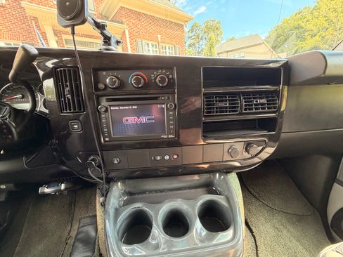 Used 2014 GMC Savana 1500 AWD image 10