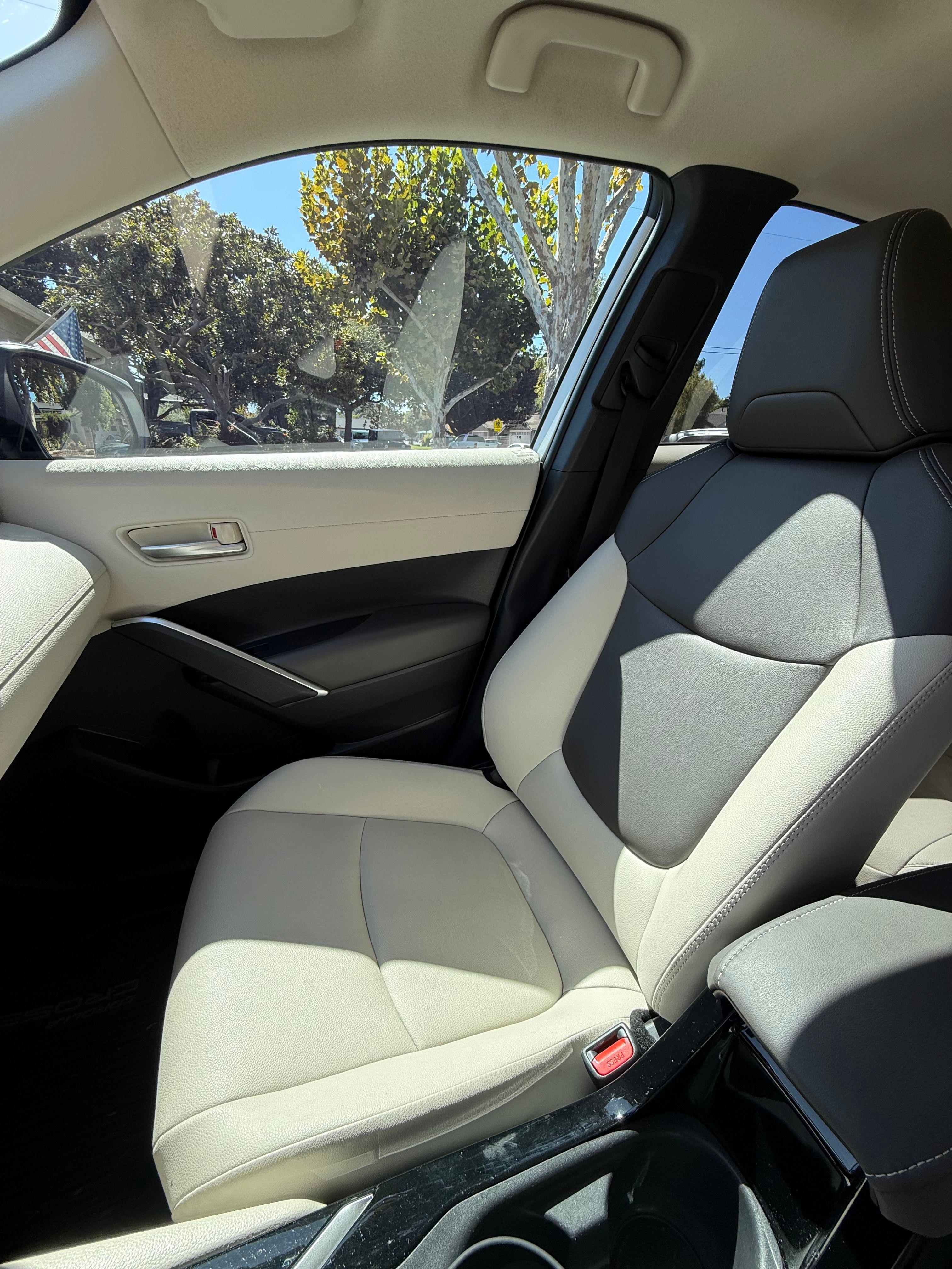 Used 2022 Toyota Corolla Cross XLE w/ Convenience Package AWD/4WD image 10
