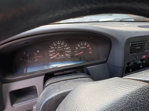 Used 1995 Nissan Pickup XE image 10