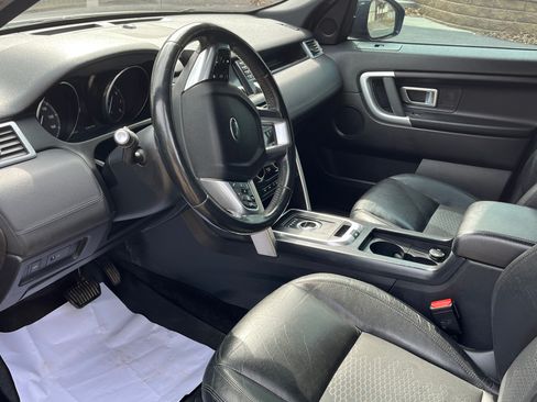 Used 2017 Land Rover Discovery Sport SE image 6