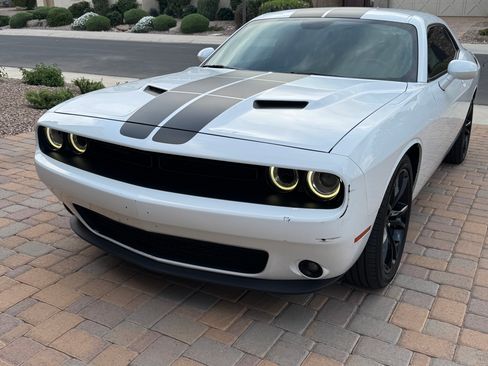 Used 2016 Dodge Challenger SXT Plus image 18