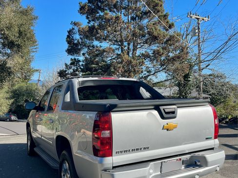 Used 2012 Chevrolet Avalanche LT image 6