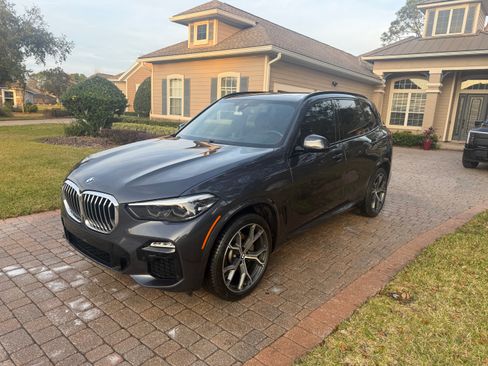 Used 2019 BMW X5 xDrive40i w/ M Sport Package image 2
