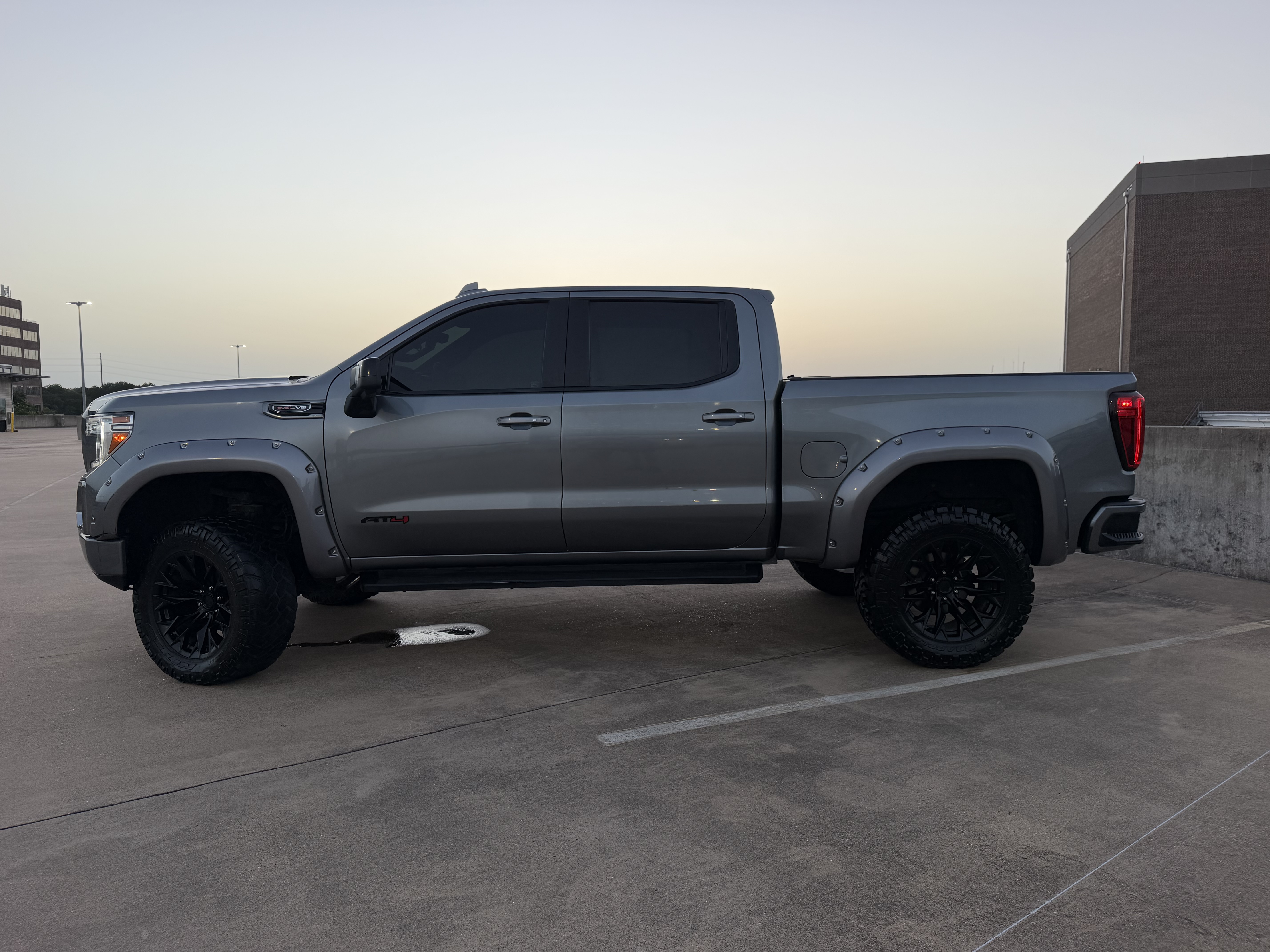 Used 2020 GMC Sierra 1500 AT4 w/ Technology Package AWD/4WD image 4