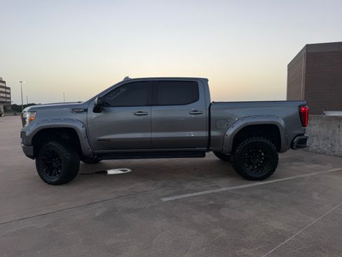 Used 2020 GMC Sierra 1500 AT4 w/ Technology Package AWD/4WD image 4