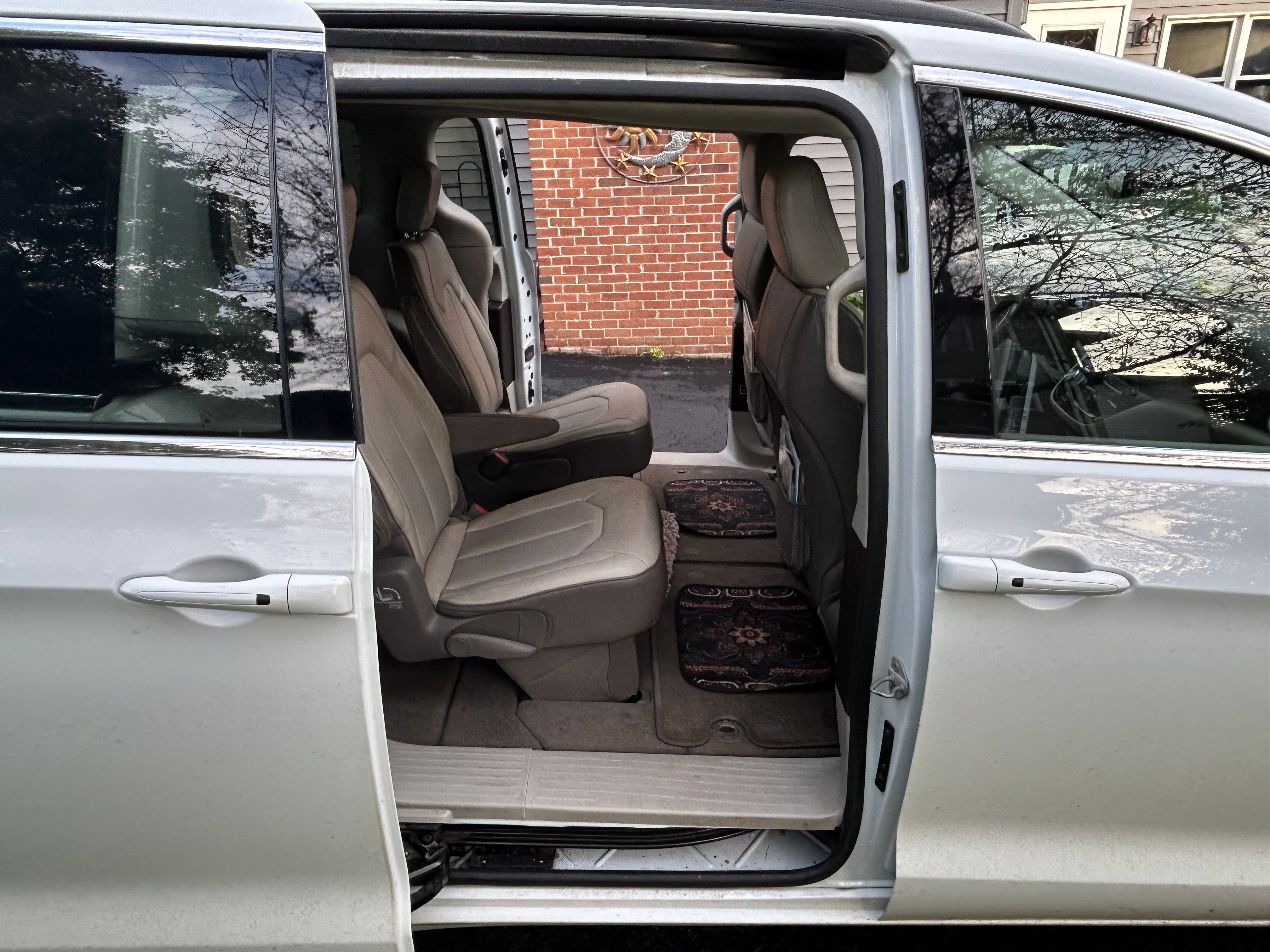 Used 2021 Chrysler Voyager Lxi FWD image 8