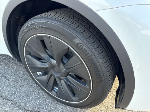 Used 2021 Tesla Model Y Long Range image 20