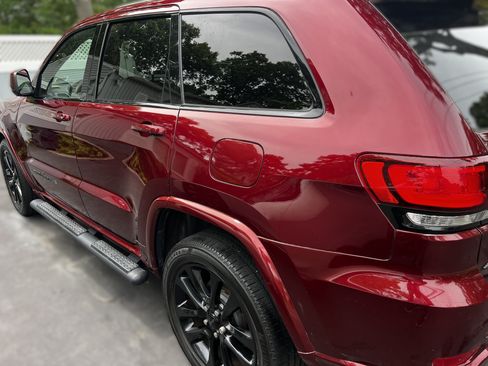 Used 2018 Jeep Grand Cherokee Altitude AWD/4WD image 8