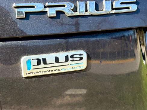 Used 2011 Toyota Prius Three w/ Solar Roof Pkg FWD image 9