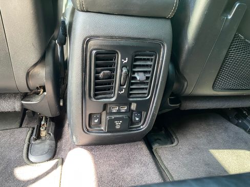 Used 2017 Jeep Grand Cherokee Overland AWD/4WD image 12