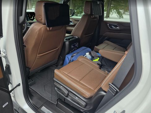 Used 2024 Chevrolet Tahoe High Country w/ Advanced Technology Package image 16