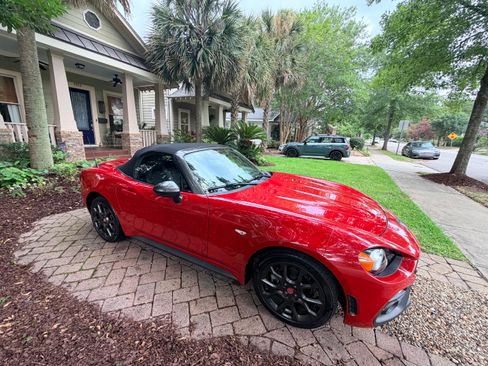 Used 2017 FIAT 124 Spider Abarth RWD image 5