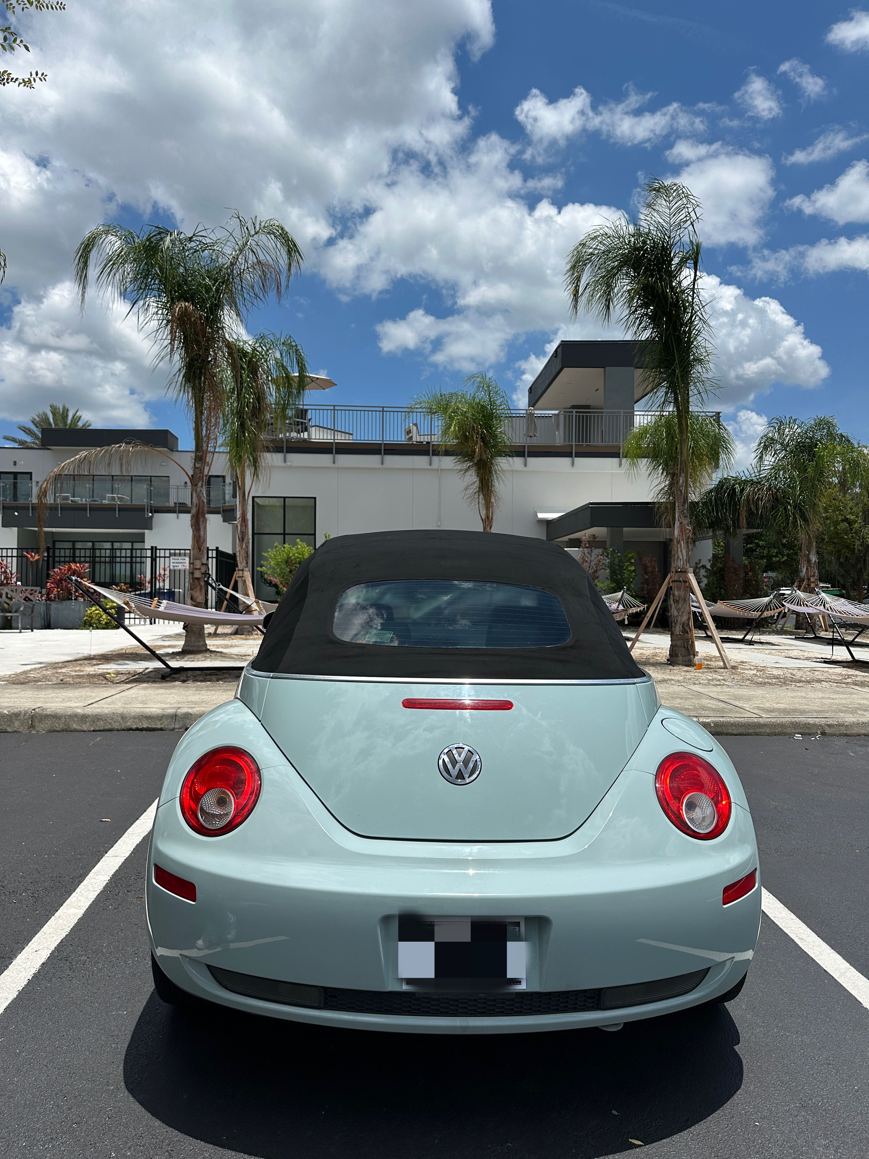Used 2010 Volkswagen Beetle Final Edition FWD image 2