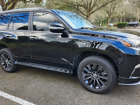 Used 2021 Lexus GX 460 Premium w/ Accessory Package image 5