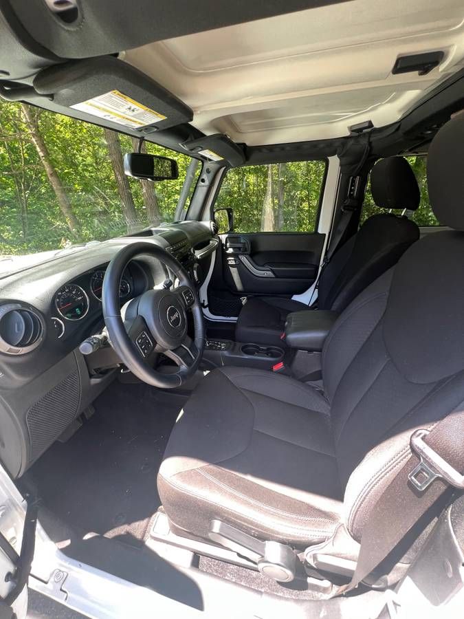Used 2015 Jeep Wrangler Sport w/ Quick Order Package 24S AWD/4WD image 12
