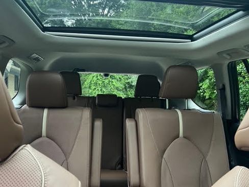 Used 2024 Toyota Grand Highlander AWD image 14