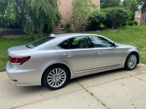 Used 2014 Lexus LS 460 AWD w/ Comfort Package image 2