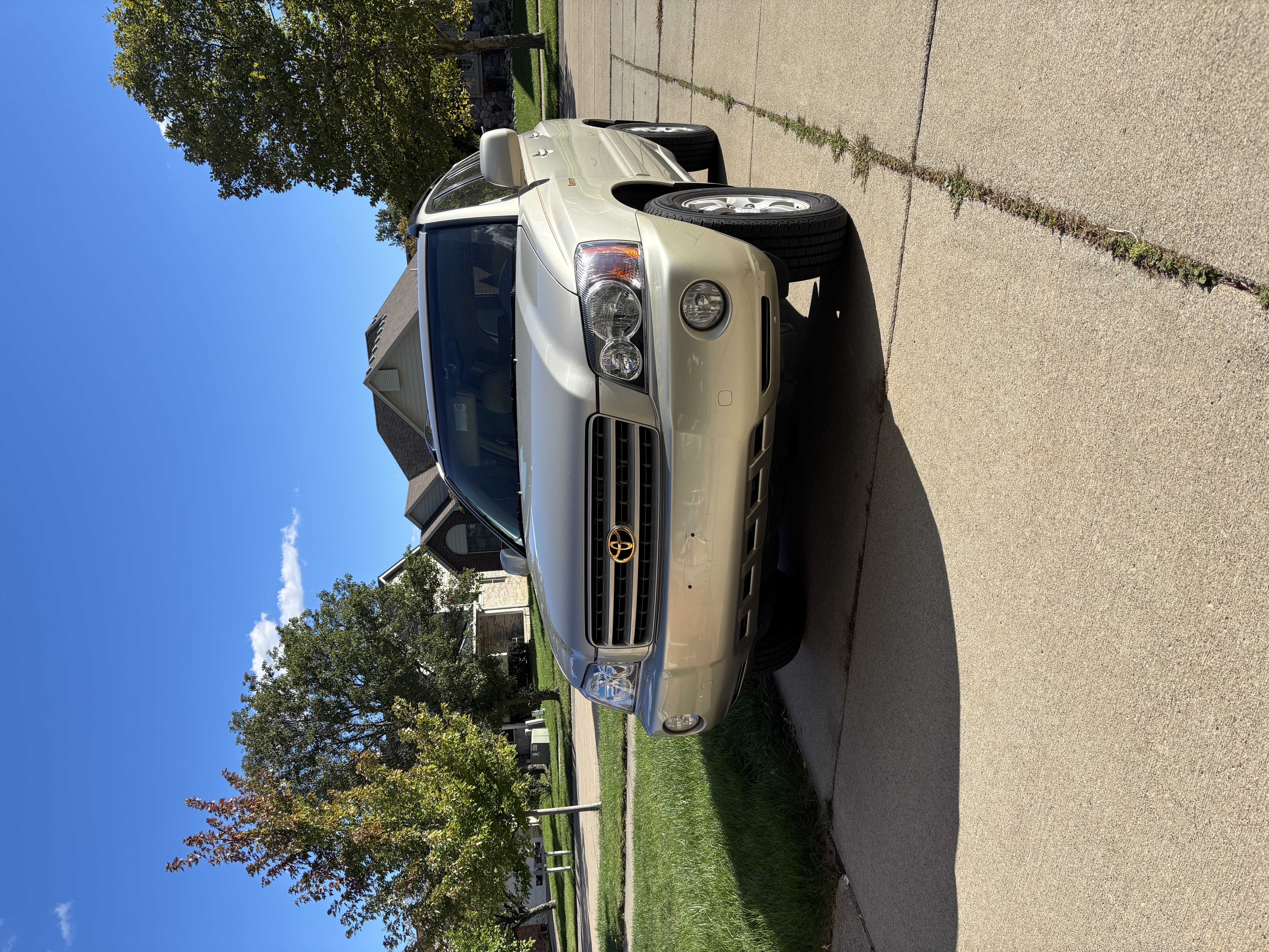 Used 2002 Toyota Highlander Limited w/ Leather Trim Pkg AWD/4WD image 2