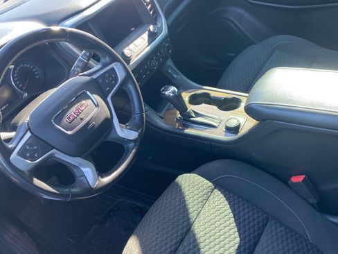 Used 2018 GMC Acadia SLE image 20