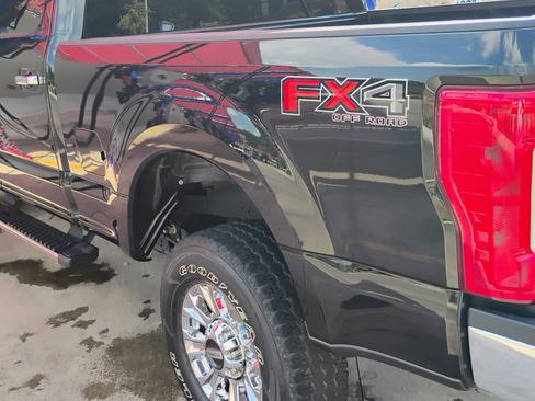 Used 2019 Ford F250 XLT w/ XLT Premium Package image 4