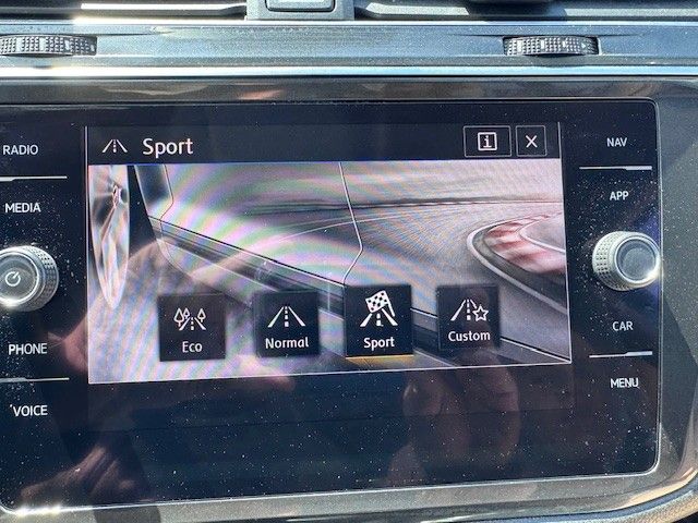 Used 2019 Volkswagen Tiguan SEL Premium w/ 3rd Row Seat Package AWD/4WD image 27