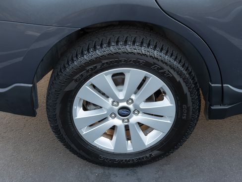 Used 2017 Subaru Outback 2.5i Premium image 19