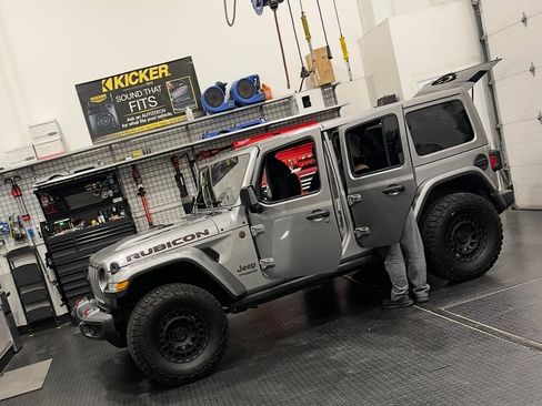 Used 2018 Jeep Wrangler Unlimited Rubicon AWD/4WD image 4