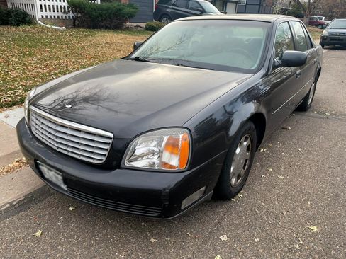 Used 2001 Cadillac De Ville Sedan w/ Comfort/Convenience Pkg image 2