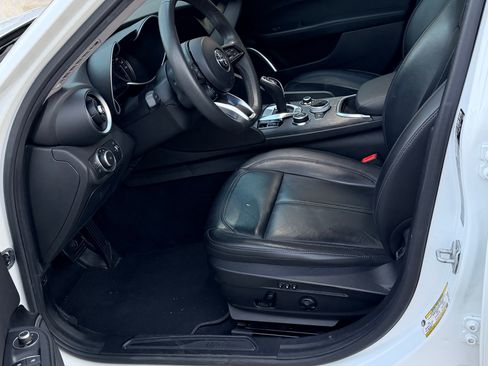 Used 2020 Alfa Romeo Giulia image 14