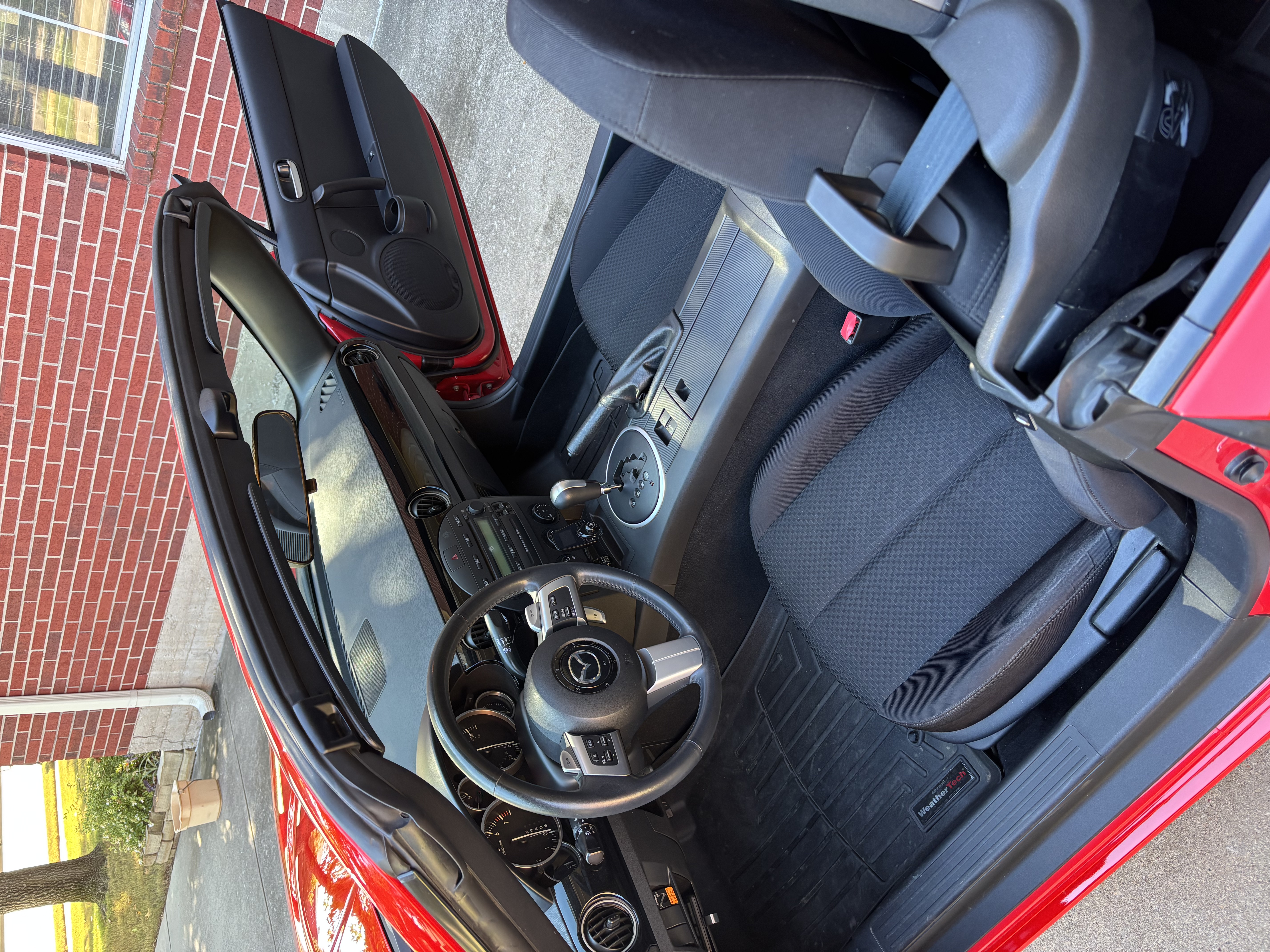 Used 2006 MAZDA MX-5 Miata Sport RWD image 13