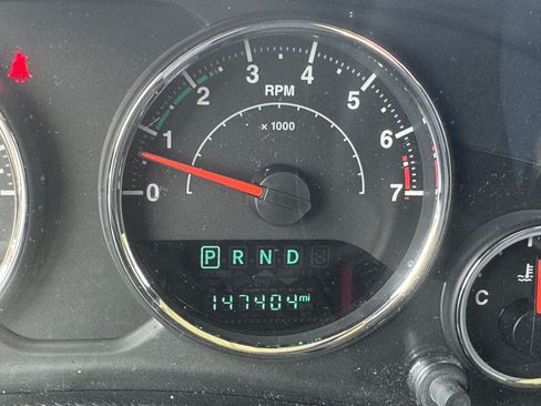 Used 2017 Jeep Wrangler Unlimited Rubicon w/ Connectivity Group image 13