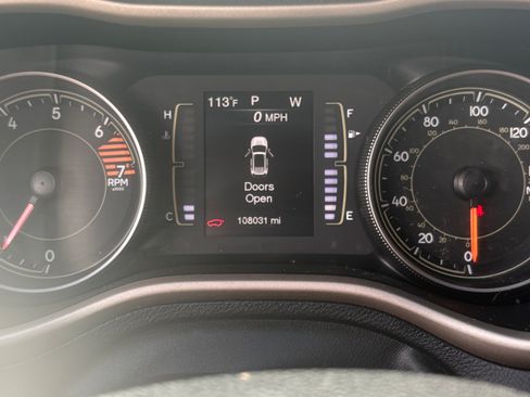 Used 2017 Jeep Cherokee Latitude image 16