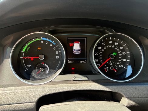 Used 2019 Volkswagen e-Golf SE w/ Driver Assistance Package FWD image 8