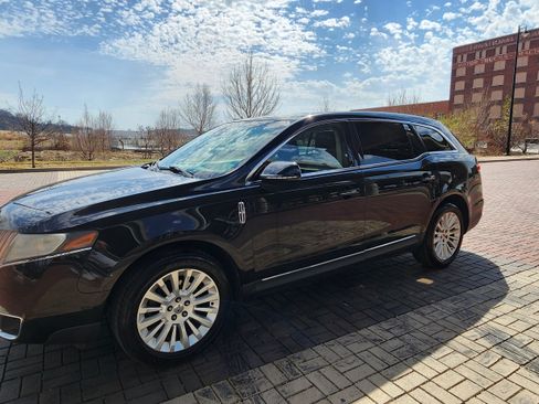 Used 2011 Lincoln MKT AWD w/ 101A Rapid Spec Order Code image 5