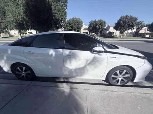 Used 2018 Toyota Mirai image 4