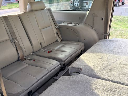 Used 2012 GMC Yukon XL SLT w/ SLT-2 Equipment Package image 8